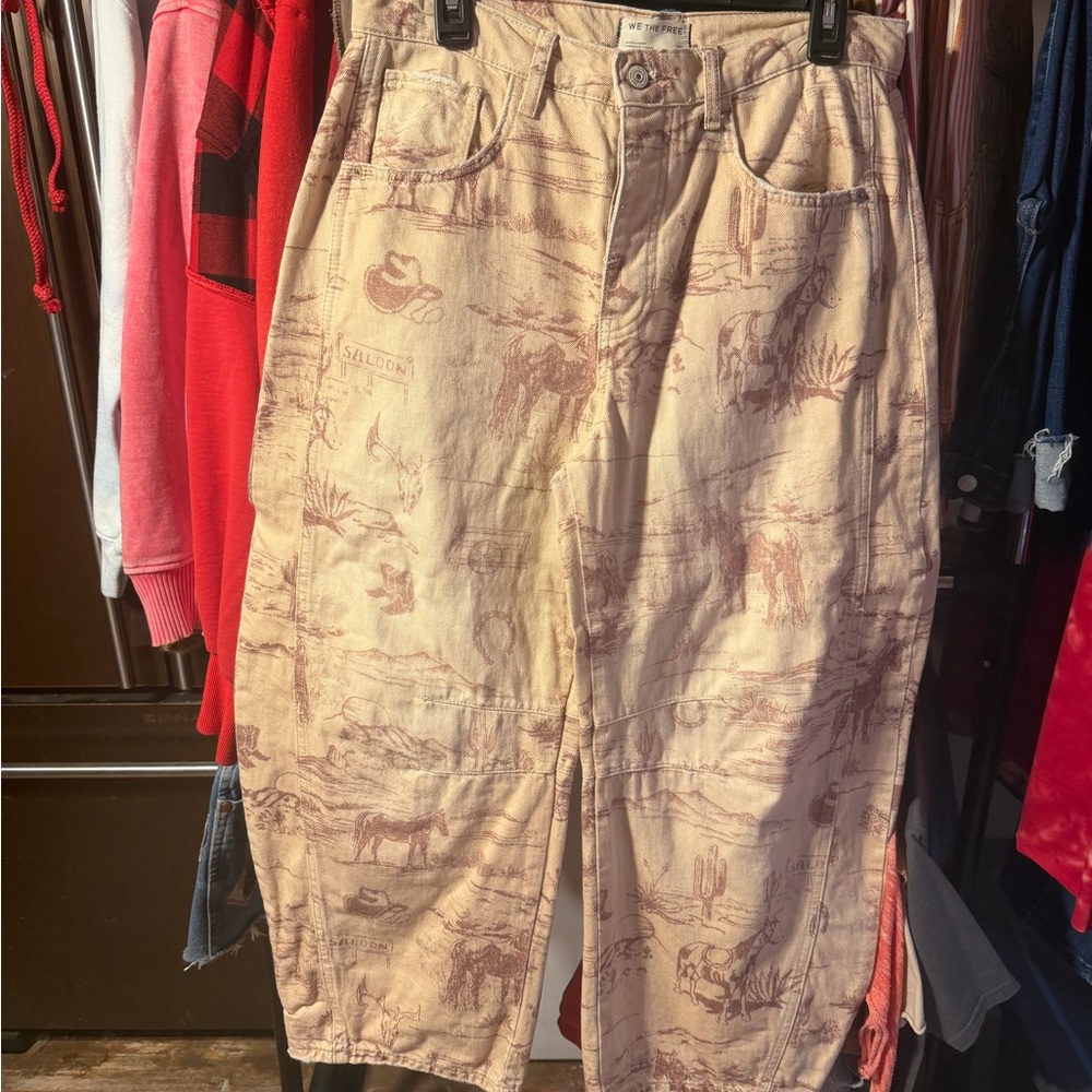 Free people western motif Beige barrel jeans sz 28 worn 2 times washed 2 times